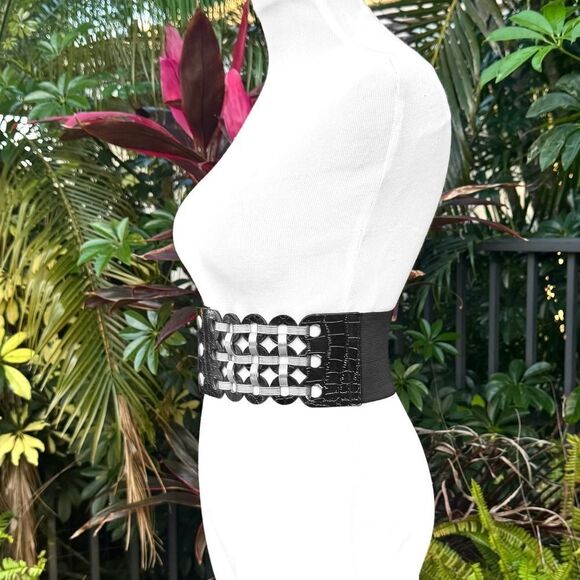 Wide Embossed Corset Belt - Picture 5 of 7